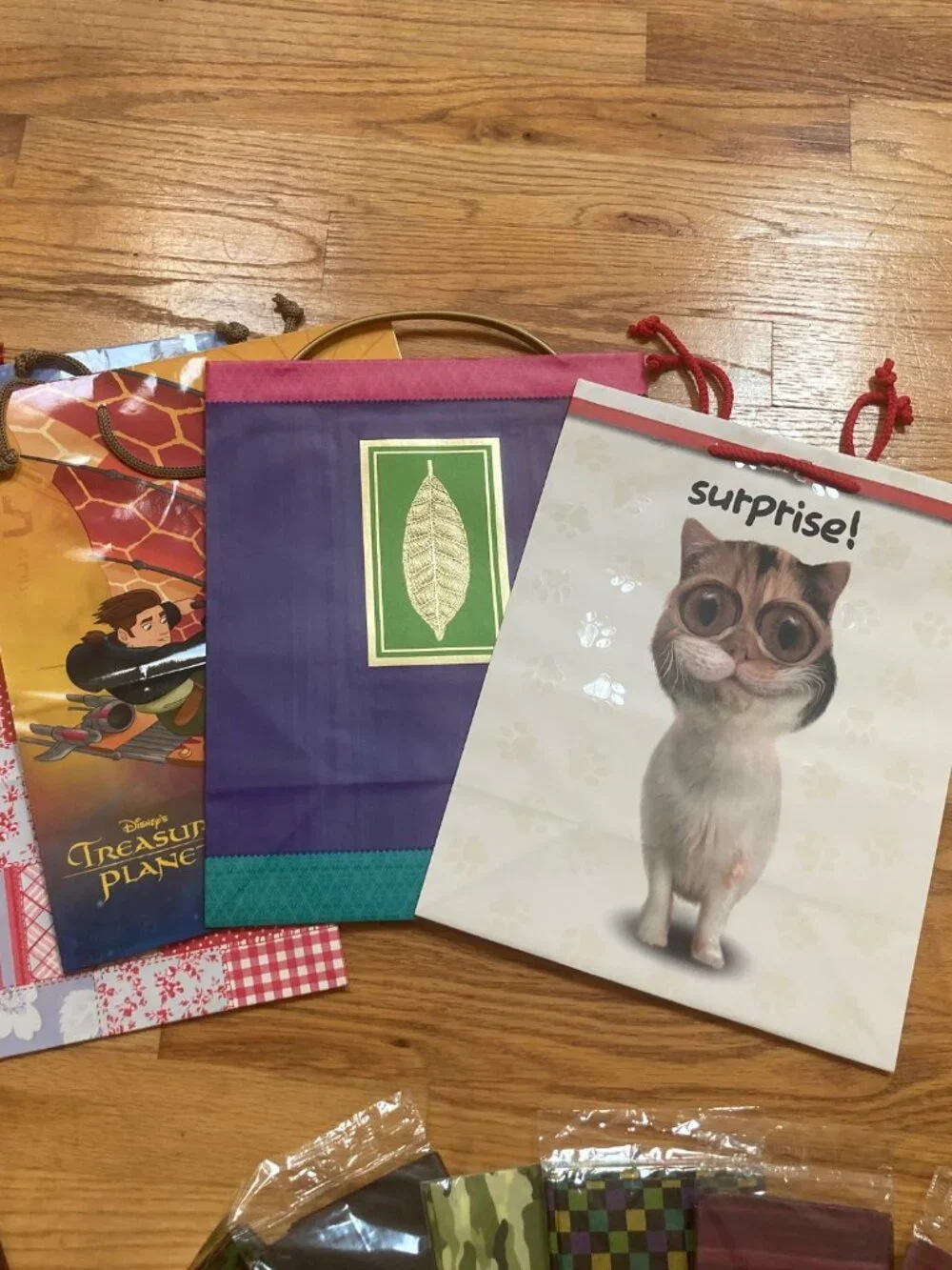 12 Gift Bags & 6 Packs of Tissue Paper